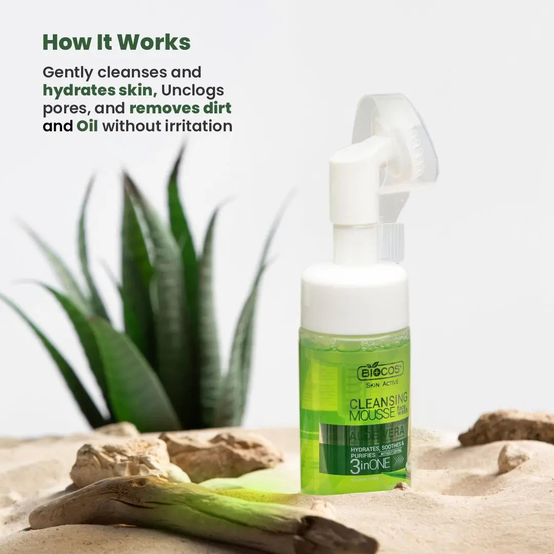 Aloe Vera Face Wash Mousse - Refreshing Cleanser with Vitamin E & Pro-Vitamin B5, Deep Pore Cleansing, Hydrates & Fights Breakouts, Soft & Glowing Skin - 120ml